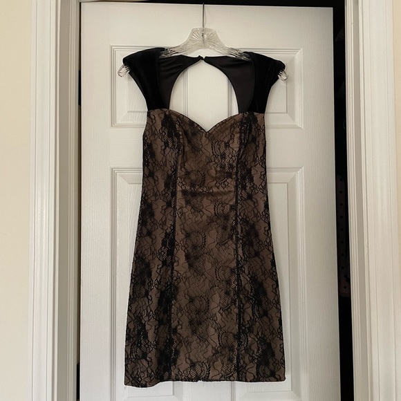 Guess Claudia Lace Dress - Picture 2 of 5